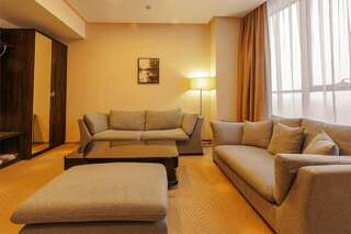 Гостиница Аквамарин Курск Люкс с кроватью размера «king-size» и гидромассажной ванной-5